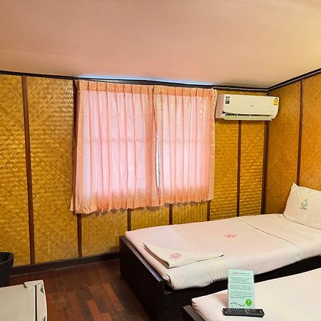 Collection O Khu Mueang Near Tha Phae Gate Formerly Lai Thai Guesthouse Чиангмай Екстериор снимка