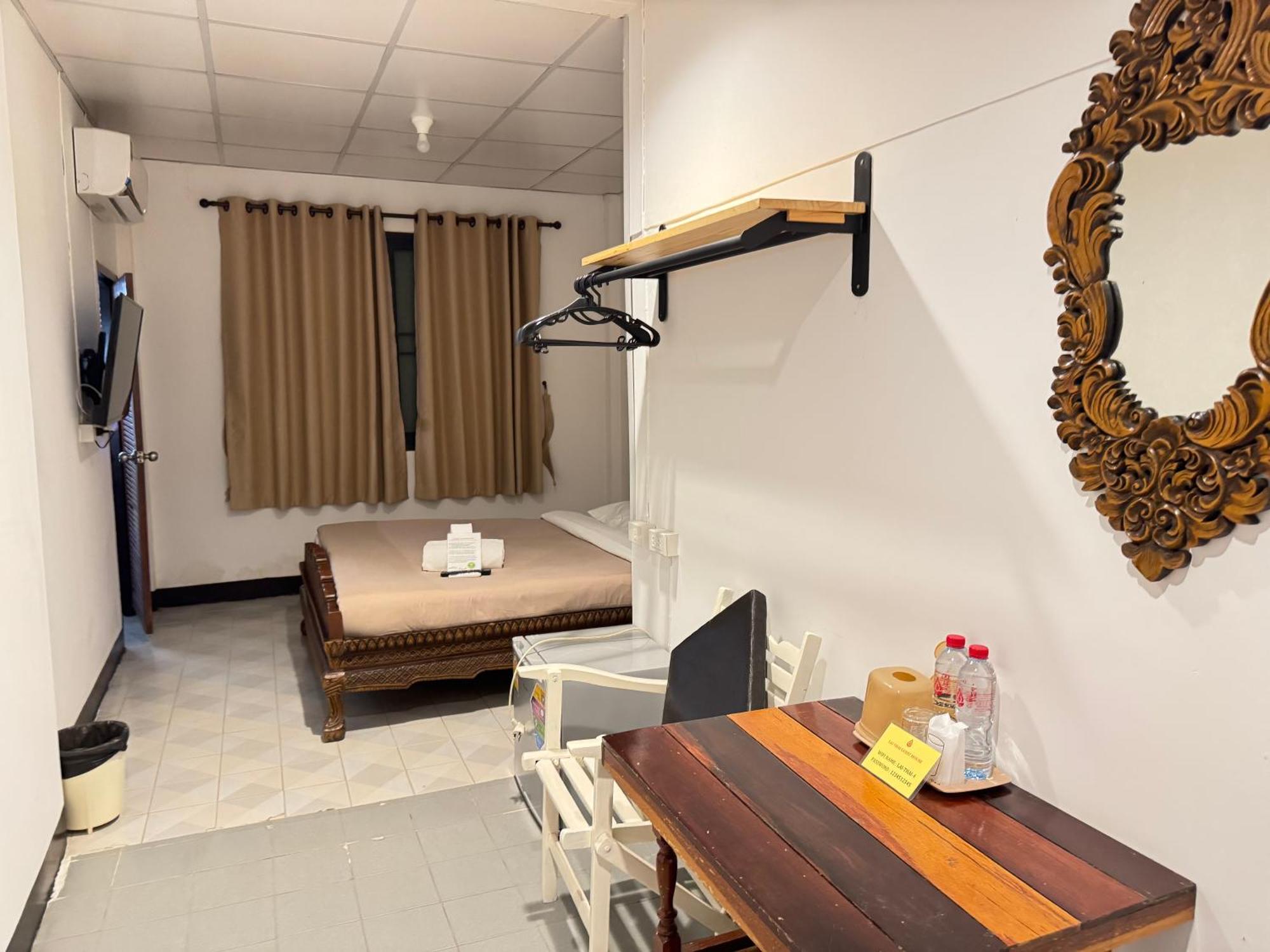 Collection O Khu Mueang Near Tha Phae Gate Formerly Lai Thai Guesthouse Чиангмай Екстериор снимка