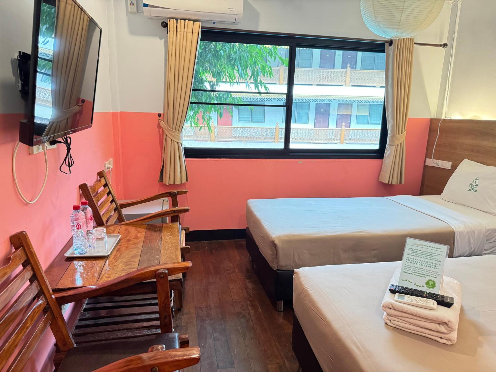 Collection O Khu Mueang Near Tha Phae Gate Formerly Lai Thai Guesthouse Чиангмай Екстериор снимка