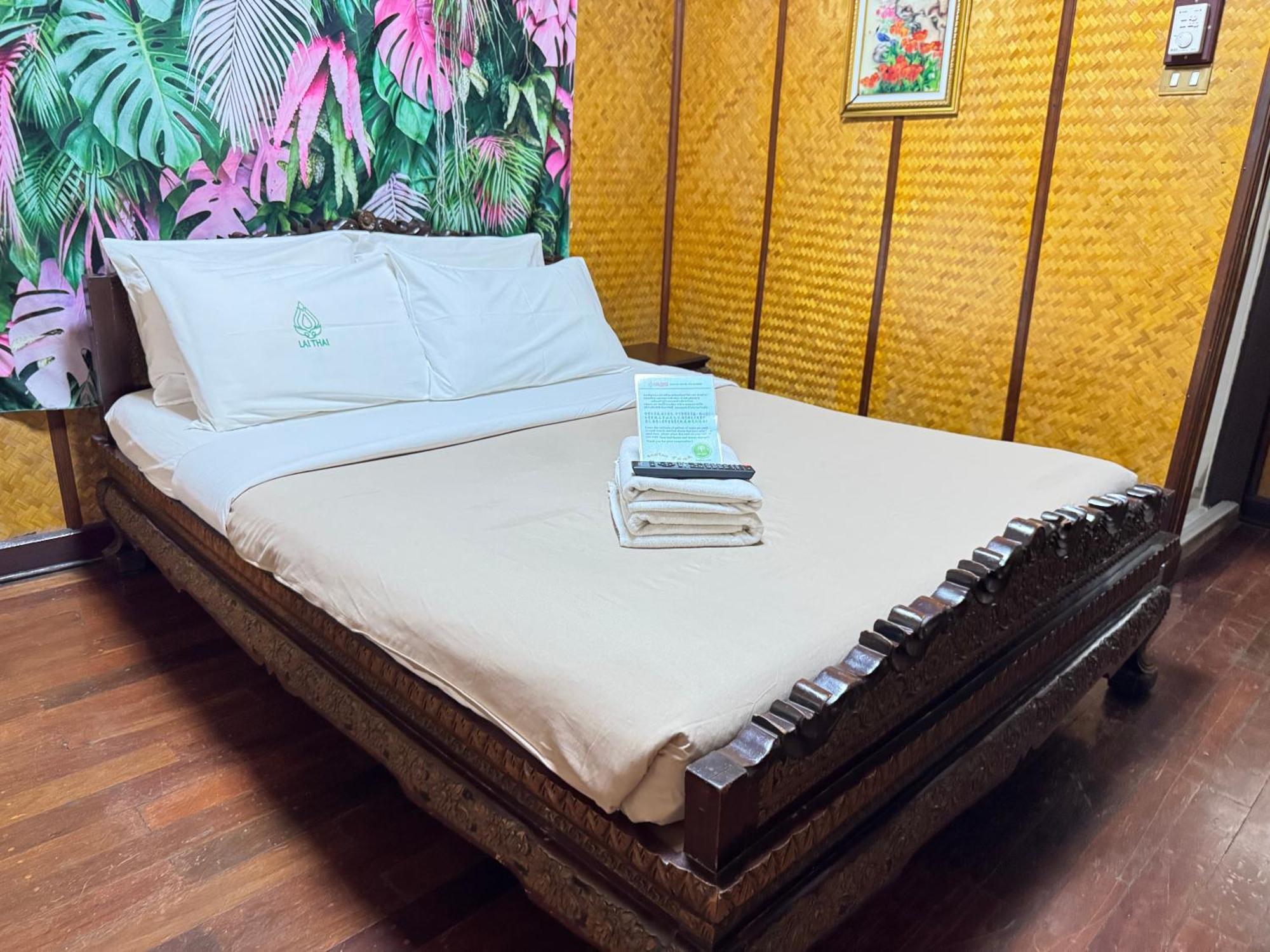 Collection O Khu Mueang Near Tha Phae Gate Formerly Lai Thai Guesthouse Чиангмай Екстериор снимка